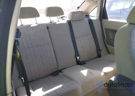 2010 Ford Focus Se z USA, uszkodzony, nr VIN 1FAHP3FN6AW217883